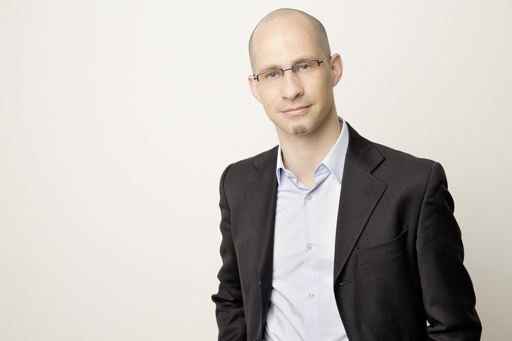 Jaron Schächter  ist Geschäftsführer von Senec in Leipzig. Der 40-Jährige verfügt über umfangreiche Erfahrung als Unternehmensgründer und Geschäftsführer in der Onlinewirtschaft. So gehörte er zu dem Gründerteam des Start-ups Matchinguu, das auf sogenanntes Push-Marketing spezialisiert ist. 2017 verkauften die Gründer das Unternehmen an den US-Konzern Verve. Schächter ist seit -August 2018 bei Senec. - © Foto: Senec
 Jaron Schächter  ist Geschäftsführer von Senec in Leipzig. Der 40-Jährige verfügt über umfangreiche Erfahrung als Unternehmensgründer und Geschäftsführer in der Onlinewirtschaft. So gehörte er zu dem Gründerteam des Start-ups Matchinguu, das auf sogenanntes Push-Marketing spezialisiert ist. 2017 verkauften die Gründer das Unternehmen an den US-Konzern Verve. Schächter ist seit -August 2018 bei Senec.