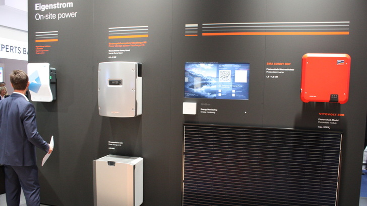 Viessmann präsentierte sich 2019 auf der Intersolar in München als Vollsortimenter für die solar-elektrische Gebäudeversorgung. - © Heiko Schwarzburger
