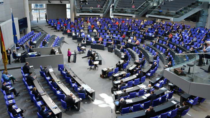 In der Sitzung am 18. Juni 2020 könnte der Bundestag den Solardeckel abschaffen. - © Achim Melde
