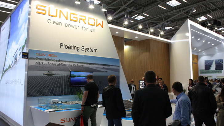 Schon 2019 in München zeigte Sungrow eine breite Produktpalette für nahezu jede Anwendung in der Photovoltaik.