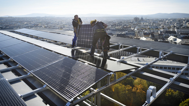 Das neue Solardach auf dem Haus des Meeres in Wien ist ein Teil des gesamten Zubaus des vergangenen Jahres in Österreich. - © Wien Energie / Johannes Zinner
