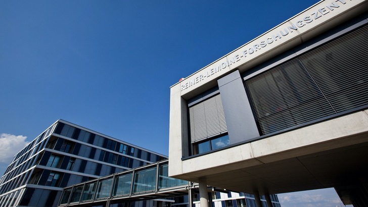 Das Forschungszenter von Q-Cells in Thalheim.