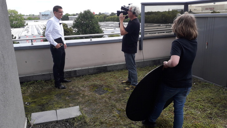 Björn Wolff, COO von Hottgenroth Software in Köln, steht unserem Videoteam Rede und Antwort. - © Heiko Schwarzburger
