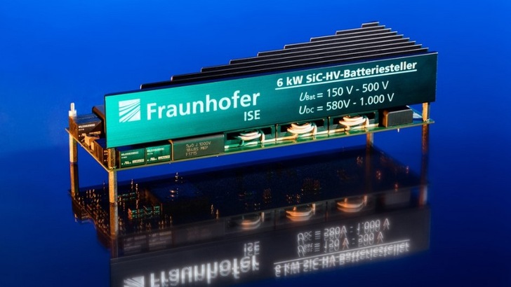 Optimiertes Batterieladegerät für eine Hochvoltbatterie mit sechs Kilowatt Leistung. - © Fraunhofer ISE

