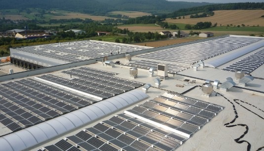 Auch das Gewerbe setzt immer mehr auf solaren Eigenverbrauch. - © IBC Solar
