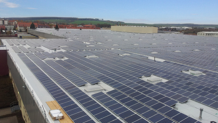 Mit den Ausschreibungen für große Dachanlagen droht ausgerechnet dem Segment Ungemach, das einen schnellen Zubau ohne große Auswirkungen auf das Stromnetz möglich macht.