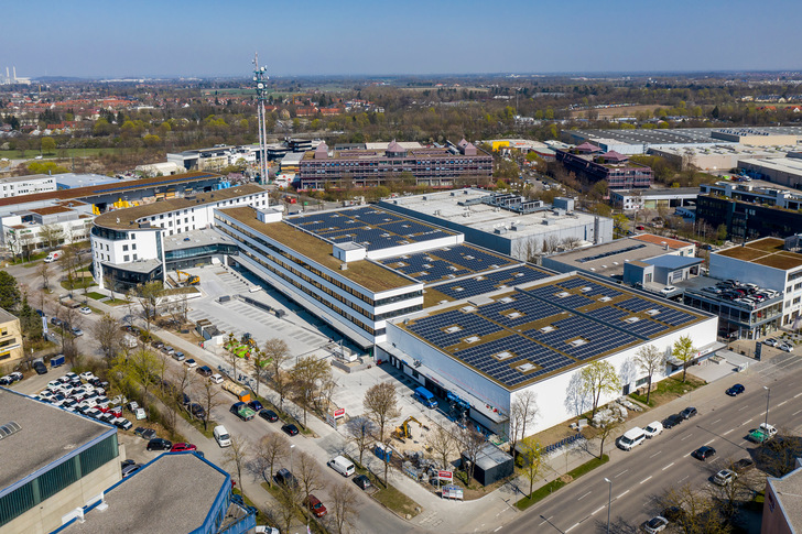 Luftbild des Centro Tesoro am Moosfeld in München.