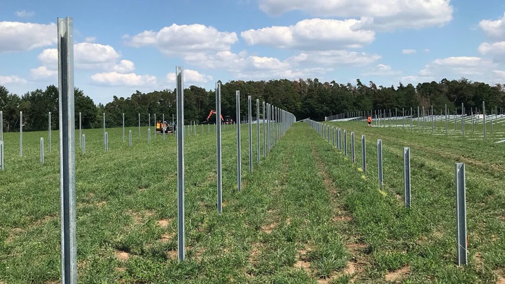 Belectric errichtet derzeit die Unterkonstruktion für die Solaranlage Bonnhof-West.