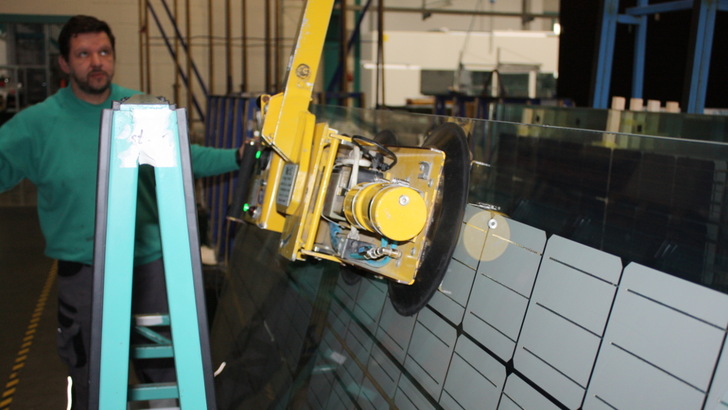 Von der Firma GES in Korbußen werden Sondermodule für die Bauwerkintegration und spezielle Anwendungen gebaut und mit Partnern installiert.