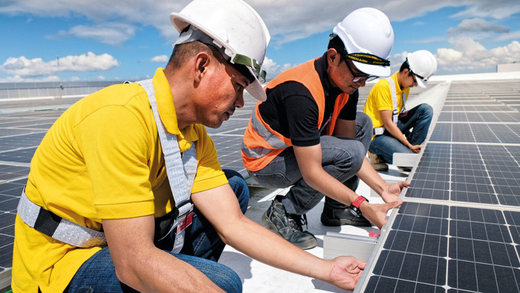 Etwa 30.000 zusätzliche Installateure werden in Österreich gebraucht, um den notwendigen Ausbau der Photovoltaik zu stemmen. - © Fronius International
