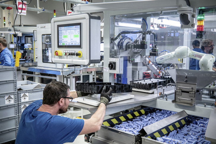 Die Herstellung von Lithiumbatterien bei BMZ.