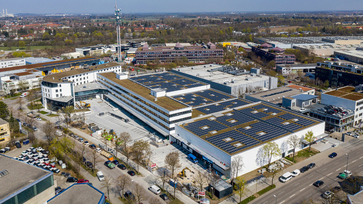 Luftbild des Centro Tesoro am Moosfeld in München.
