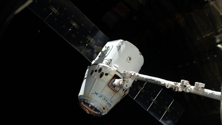 Die Raumkapsel Crew Dragon von Space-X bekommt eine spezielle Solarhaut. - © Nasa
