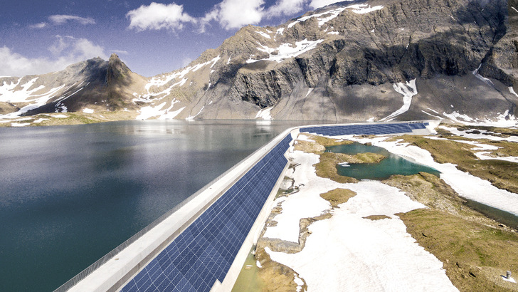 Groß denken: In der Schweiz muss der Zubau von Photovoltaikanlagen um den Faktor 13 steigen. Dazu sind auch Anlagen jenseits des Geschäftsmodells Eigenverbrauch notwendig.