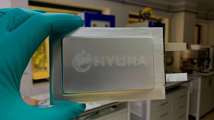 Die Batteriezellen, die im Projekt Hydra entwickelt wurden, sind nicht nur kobaltfrei, sondern versprechen auch eine höhere Energiedichte und Leistung.