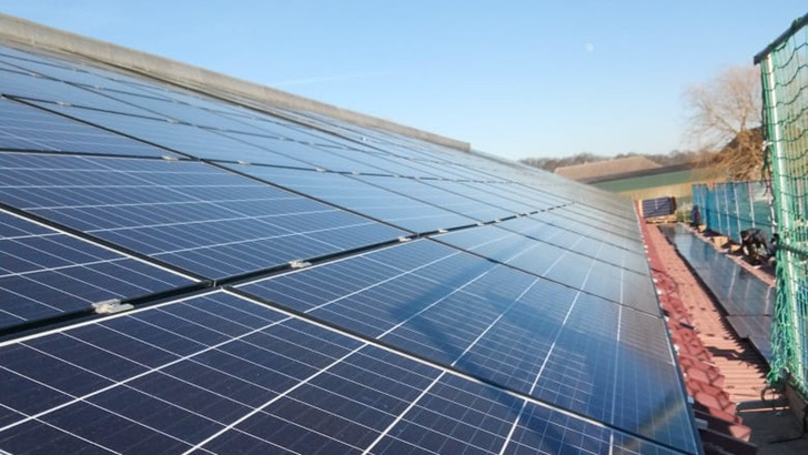 Diese Dachanlage in Mecklenburg-Vorpommern kommt unter den virtuellen Hammer.