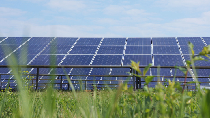 Naturstrom baut seine Erzeugungskapazitäten für Sonnenstrom aus - hier der Solarpark Uttenreuth. - © Naturstrom AG
