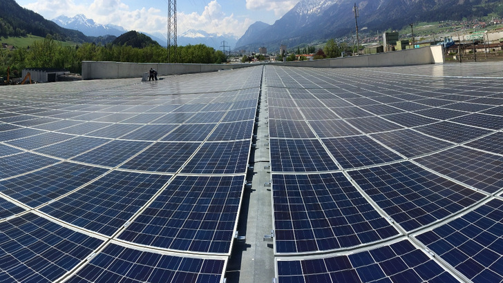 Bisher haben nur wenige Unternehmen in Tirol das üppige Solarpotenzial gehoben wie Ragg Recycling in Hall in Tirol.