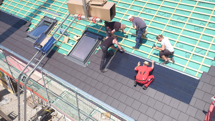 Die energetische Sanierung der Gebäude braucht viele Hände.