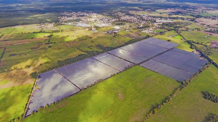 Der neue PPA-Solarpark entsteht bei Witnica unweit der deutschen Grenze zwischen Posen und Berlin. - © Baywa r.e.
