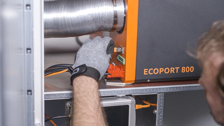 Die Montage der Anschlüsse erfolgt vor Ort.