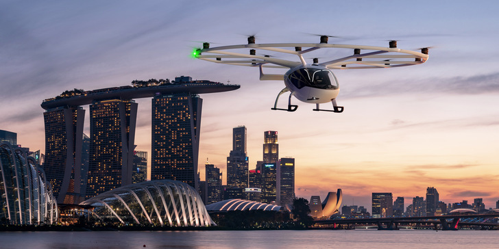 Bald keine Vision mehr: ein Volocopter in städtischer Wildbahn.