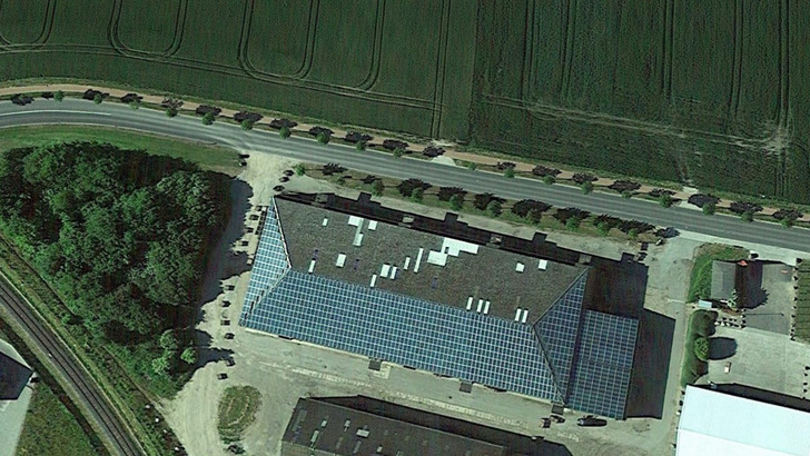 Diese Dachanlage in Schleswig-Holstein steht zum Abbau und zum Verkauf.