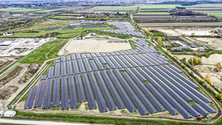 Der neue Solarpark in Schönkirchen-Reyersdorf nordöstlich von Wien.