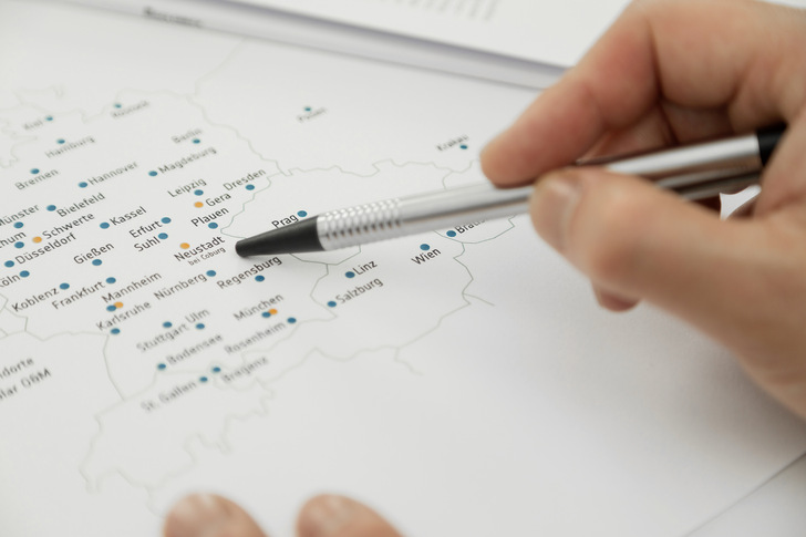 Bevor Solarparks gebaut werden können, gilt es, geeignete Flächen zu finden – und zu sichern.