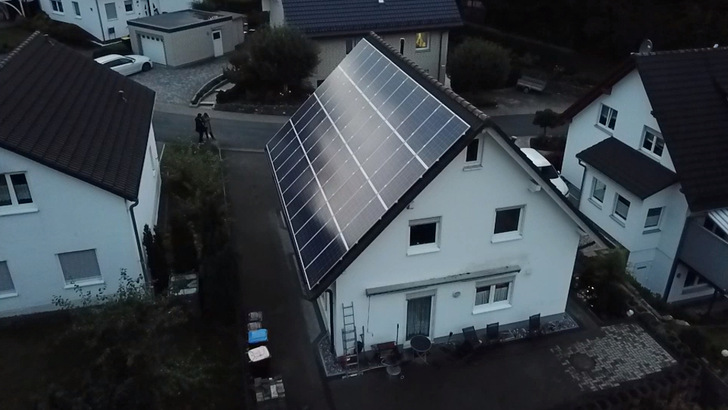 Dieses Solardach in NRW steht zum Verkauf. - © Milk the Sun

