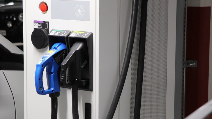 Kartenleser ja oder nein: Der Plan eines verpflichtenden Einbaus stößt auf Kritik.