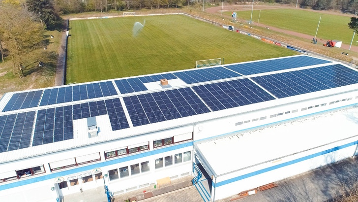 Die Anlage auf den Dächern in Wiesental spült Geld in die Kassen des Fußballvereins.