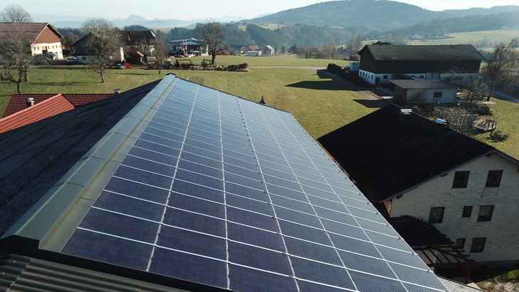 Photovoltaikanlagen auf Stallneubauten werden nur gefördert, wenn sie dem Eigenverbrauch in der landwirtschaftlichen Produktion dienen.