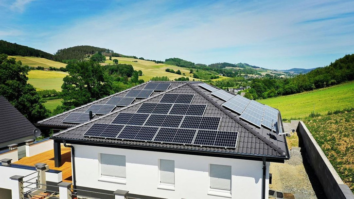 Diese Dachanlage in NRW steht zum Verkauf.