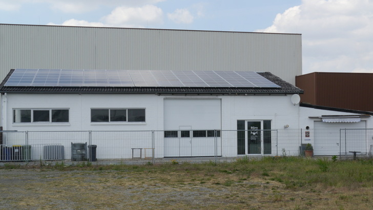 Diese Dachanlage (57,75 Kilowatt) in NRW steht zum Verkauf. - © Milk the Sun
