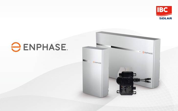 Drei Basiseinheiten bilden ein Encharge 10T Speichersystem von Enphase.