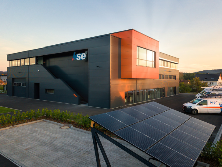 Als großer Solarteur in der Region wollte die Firma ein eigens Leuchtturmprojekt realisieren.