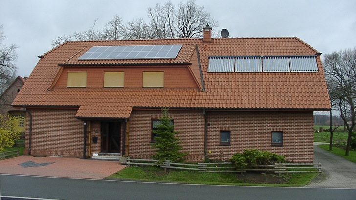 Die Anlage auf dem Einfamilienhaus in Friedewalde wurde im Jahr 2000 errichtet. Für den Weiterbetrieb ergeben sich mehrere Möglichkeiten. - © Powertrust
