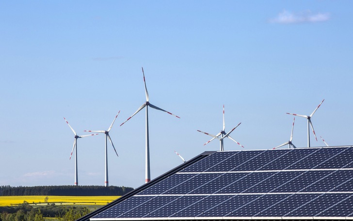 Der perfekte Mix: Solar und Windkraft. - © Harald Dietz, ZSW
