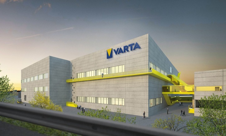 Der dreistöckige Neubau in Nördlingen umfasst neben den Produktionsflächen ein Restaurant für Mitarbeiter. - © Varta AG
