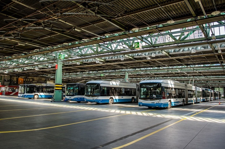 Installiert wird die Ladeinfrastruktur in der Busgarage Hardau, Anfang 2022 soll sie in Betrieb gehen. - © Siemens
