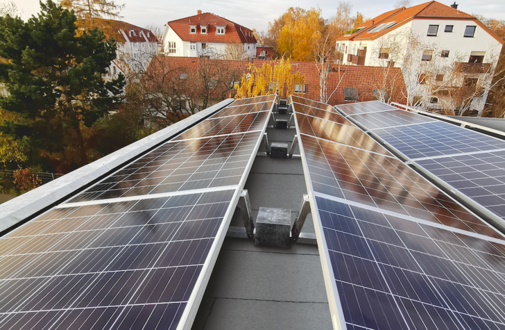 Das neue System Easywave von BMI für Flachdächer.