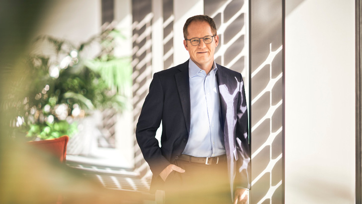 Dr. Jürgen Reinert ist CEO von SMA. Das Unternehmen feiert in diesem Sommer 40 Jahre erfolgreiche Firmengeschichte.