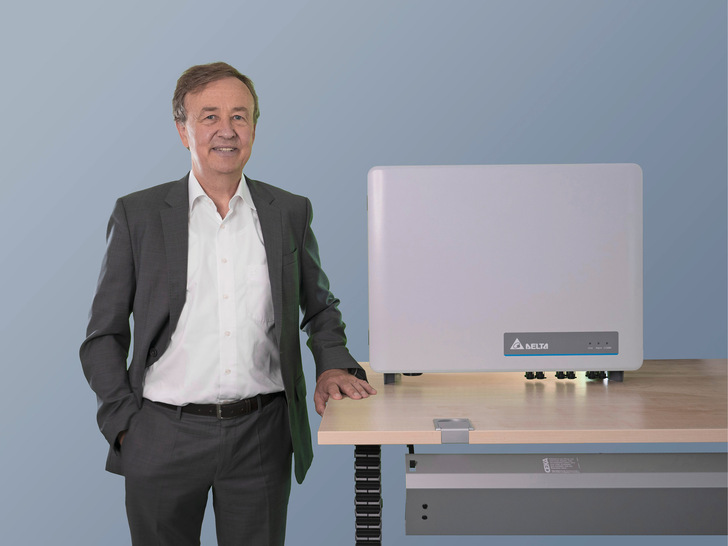 Andreas Hoischen  leitet seit fast 20 Jahren die Wechselrichtersparte bei Delta Energy Systems in Teningen. Der Ingenieur studierte Elektrotechnik an der RWTH Aachen, INSA Lyon und NTH Trondheim, bevor er über die Stationen bei Schlumberger, Ascom, Frako und KNF Neuberger zu Delta kam.