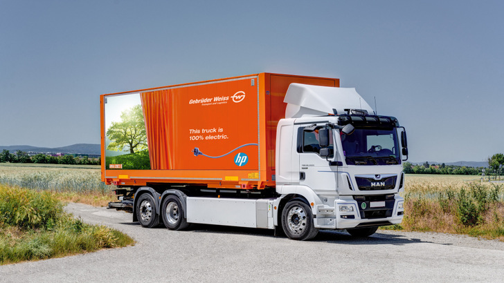 Mit dem neuen Elektr-Lkw wickelt Gebrüder Weiss die Transportaufträge von HP in Österreich ab. - © Gebrüder Weiss/Jager
