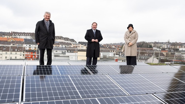 Energieminister Pinkwart (links) hat das neue Programm „Progres.nrw – Klimaschutztechnik“ vorgestellt.