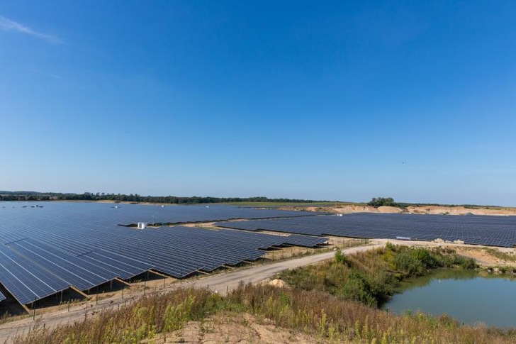 Der Solarpark in Zietlitz erzeugt eine Leistung von mehr als 80 Megawatt.