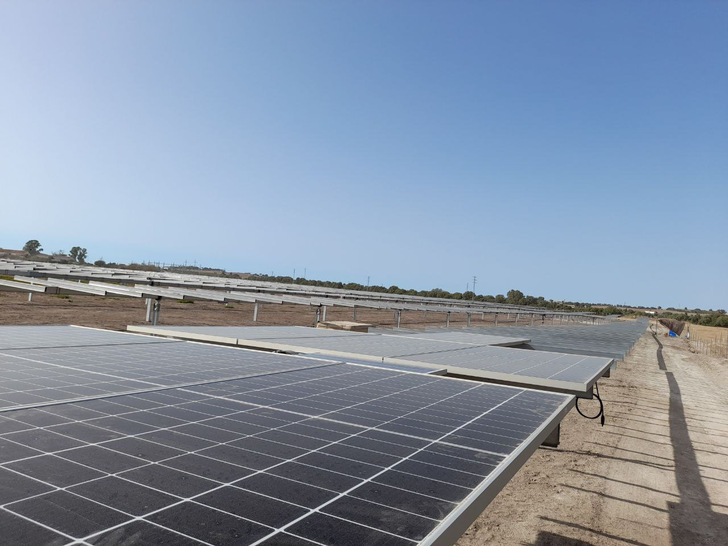 Der 50 Megawatt Solarpark Agenor in Spanien. - © Q Cells
