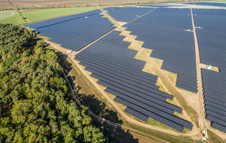 Im November 2020 ging dieser Solarpark der EnBW ans Netz: Bei Werneuchen in Brandenburg wurden 465.000 Solarmodule installiert, insgesamt 187 Megawatt.