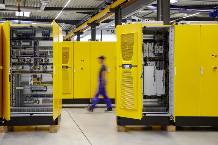 Die Schaper Gruppe stellt Steuer- und Regeltechnik und Gebäudeenergielösungen her.